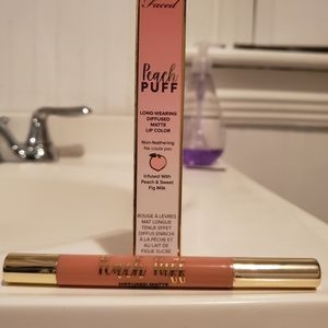 Too faced matte peach puff